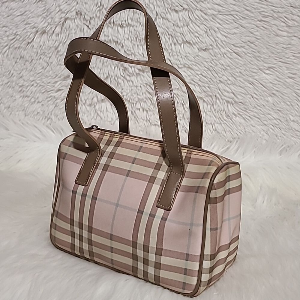 💯 Authentic Burberry Handbag 🍀